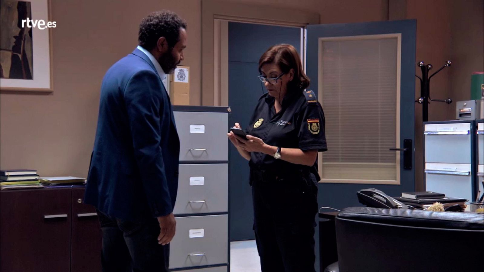 Servir y proteger - Omar tiene una pista sobre Fátima