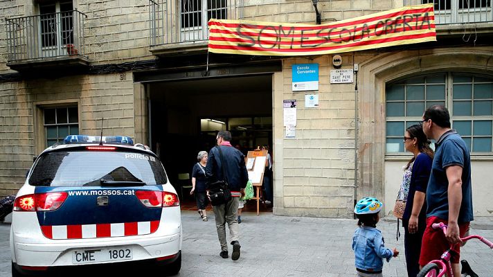 Telediario 1 - Los Mossos se personan en los centros educativos