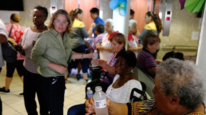 Telediario 1 - Puerto Rico denuncia falta de ayuda