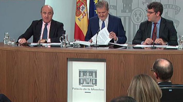  - De Guindos: la salida de empresas de Cataluña "es culpa de una política irresponsable que genera inquietud"