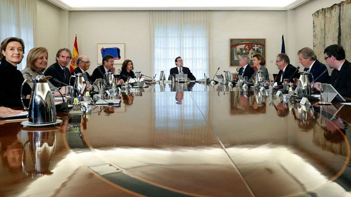 Telediario 1 - El Gobierno simplifica el traslado de la sede social para facilitar la salida de empresas de Cataluña