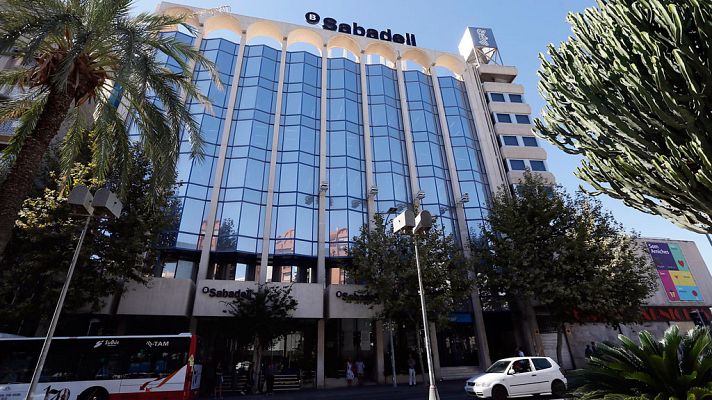 Telediario 1 - Las consecuencias económicas debido al 1 de octubre han llegado al debate político