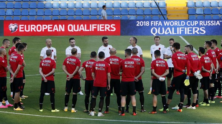 Telediario 1 - Así juega Albania