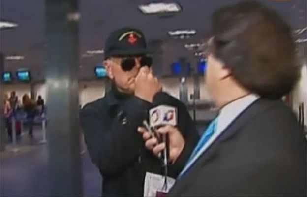  - El obispo Williamson deja Argentina