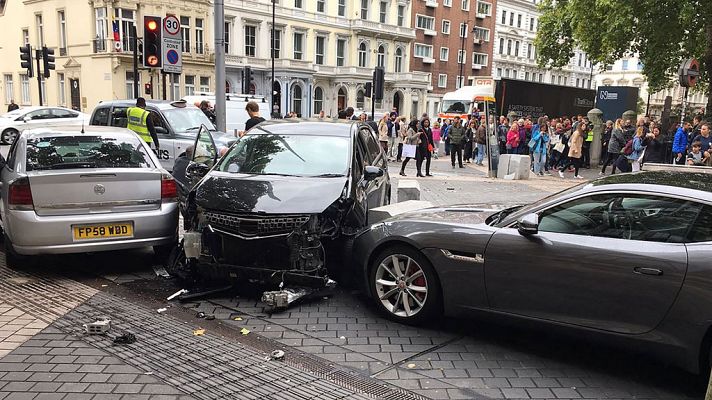 Informativo 24h - Varias personas resultan heridas en un atropello cerca del Museo de Historia Natural de Londres