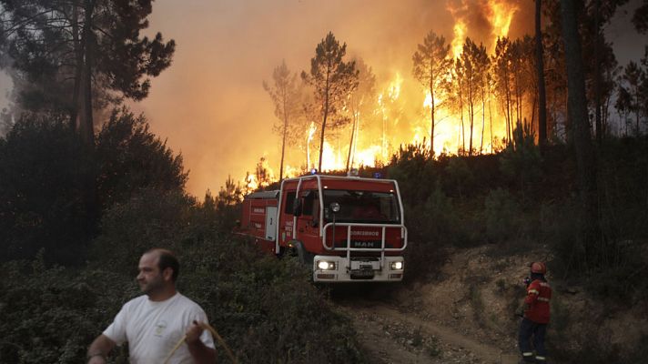 Telediario 1 - Seis grandes incendios asuelan importantes zonas del centro y norte de Portugal
