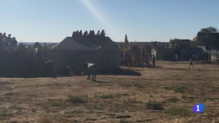 Telediario 1 - Un hombre muere corneado en un encierro en Valfermoso de Tajuña