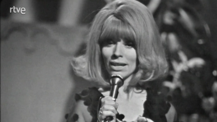 Luces en la noche - Encarnita Polo