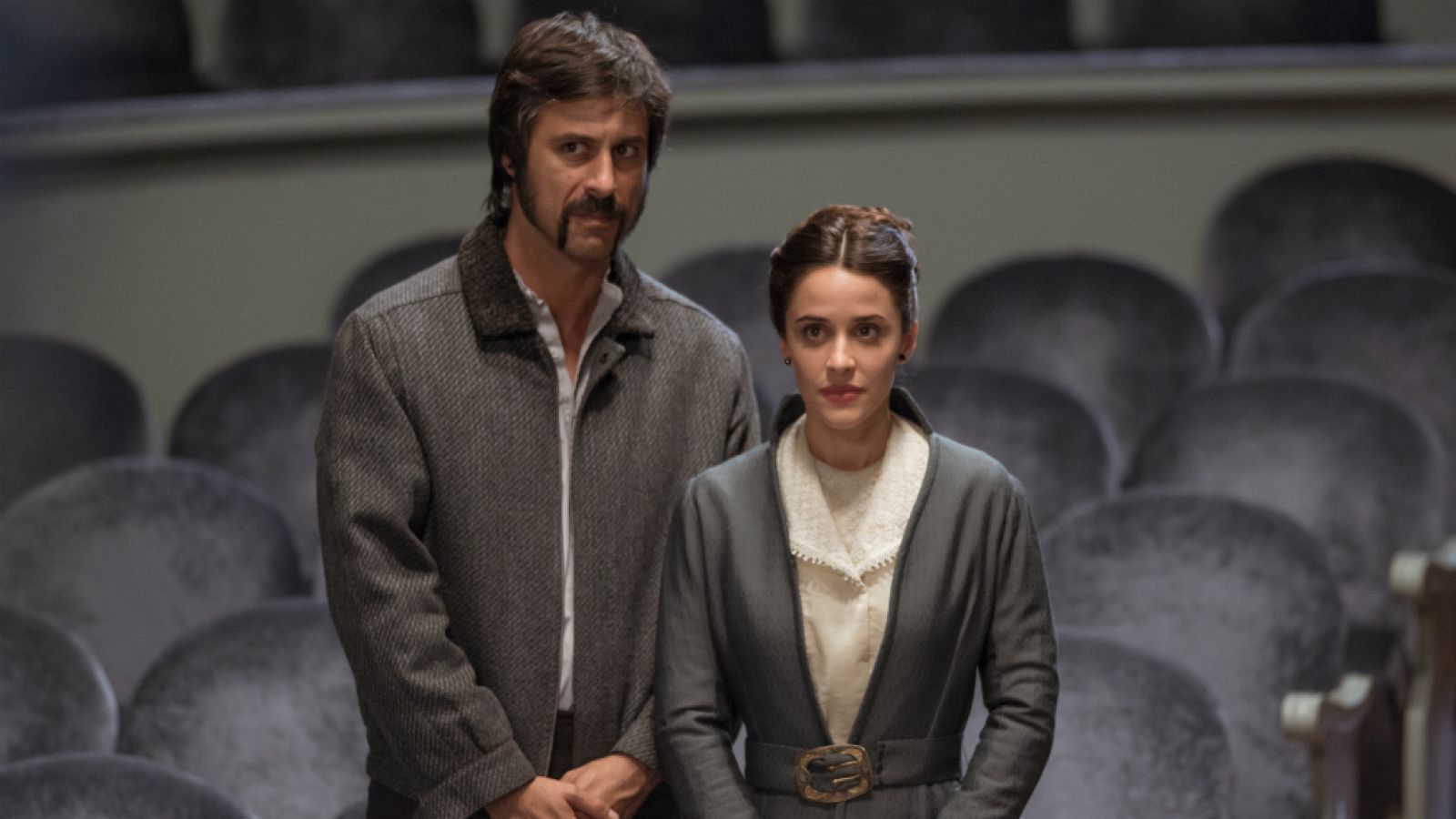El Ministerio del Tiempo - La patrulla velará por el estreno de la verbena de la Paloma