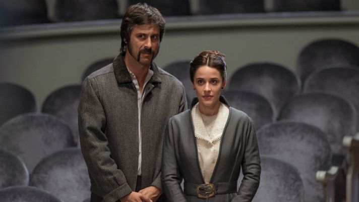 El Ministerio del Tiempo - La patrulla velará por el estreno de la verbena de la Paloma