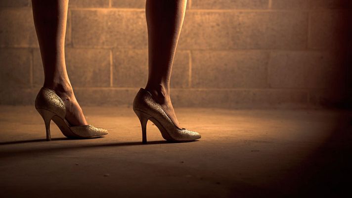 Telediario 1 - Detenida una pareja acusados de explotar sexualmente a transexuales