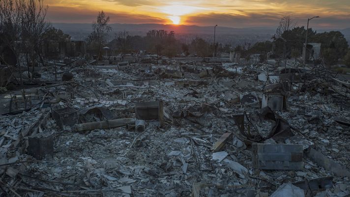 Informativo 24h - El número de desplazados por los incendios de California asciende a 100.000