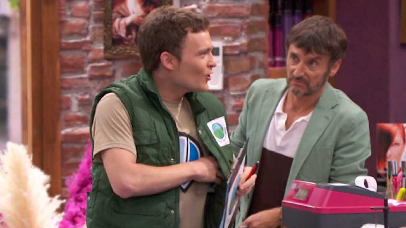 La Peluquería - Carpetero a las puertas - ver ahora