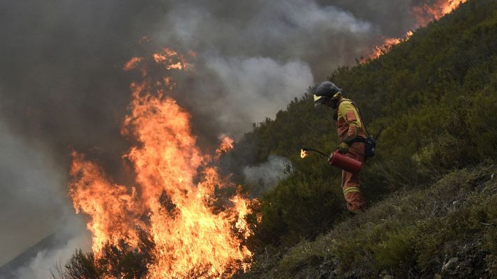 Telediario 1 - La lluvia y la bajada de temperaturas ayudan en la extinción de los incendios de Asturias