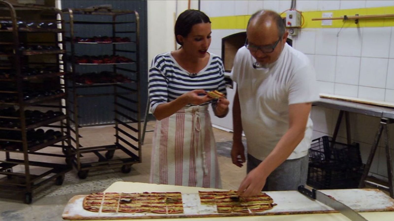 Coca con una sinfonía de hortalizas
