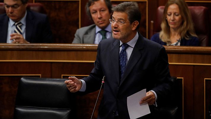 Informativo 24h - Podemos acusa al PP de usar la "bandera" para "tapar" su corrupción y Catalá pide "respeto" a la presunción de inocencia