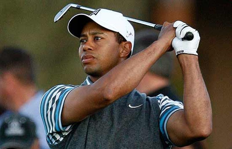 El golfista Tiger Woods reaparece después de 8 meses de recuperación.