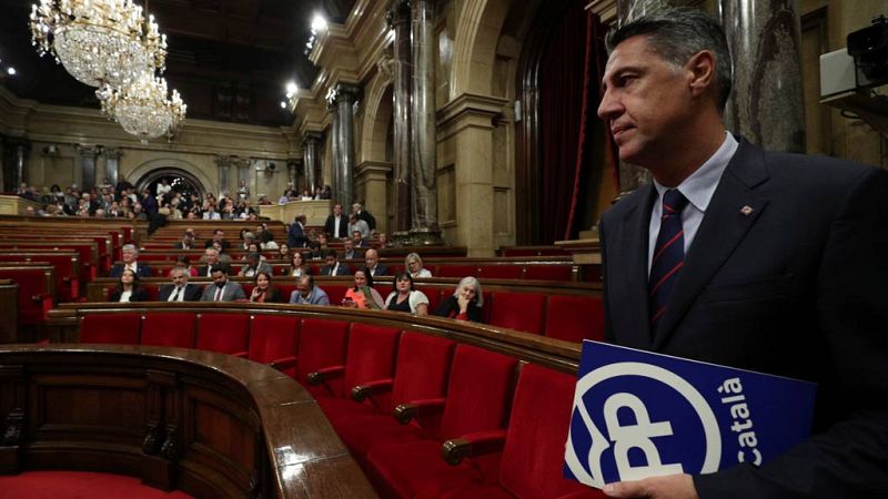 Albiol, increpado e insultado por varias decenas de personas en Sant Cugat | Ver