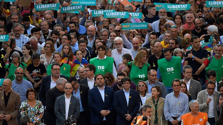 Informativo 24h - El Govern se suma a una manifestación multitudinaria en Barcelona contra el 155