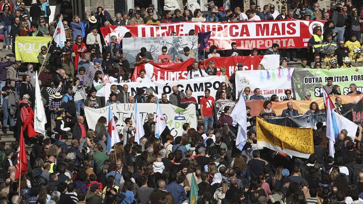 Informativo 24h - Miles de personas marchan contra los incendios en Galicia
