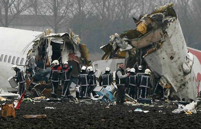 El avión de las lineas aéreas turcas accidentado en Amsterdam deja 9 muertos y más de 80 heridos