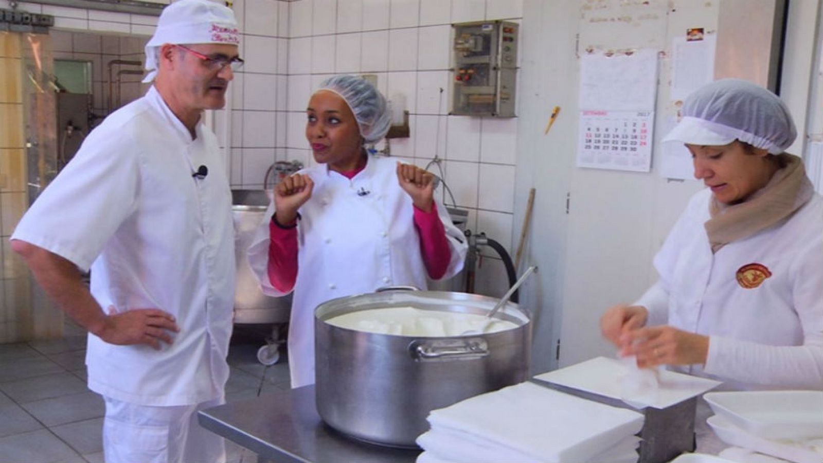 Un queso envuelto con delicadeza