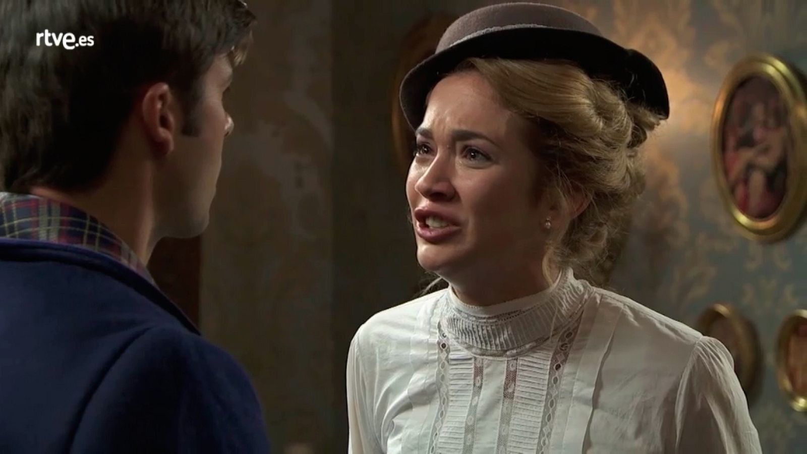 Acacias 38 - Elvira acude furiosa a casa de Simón