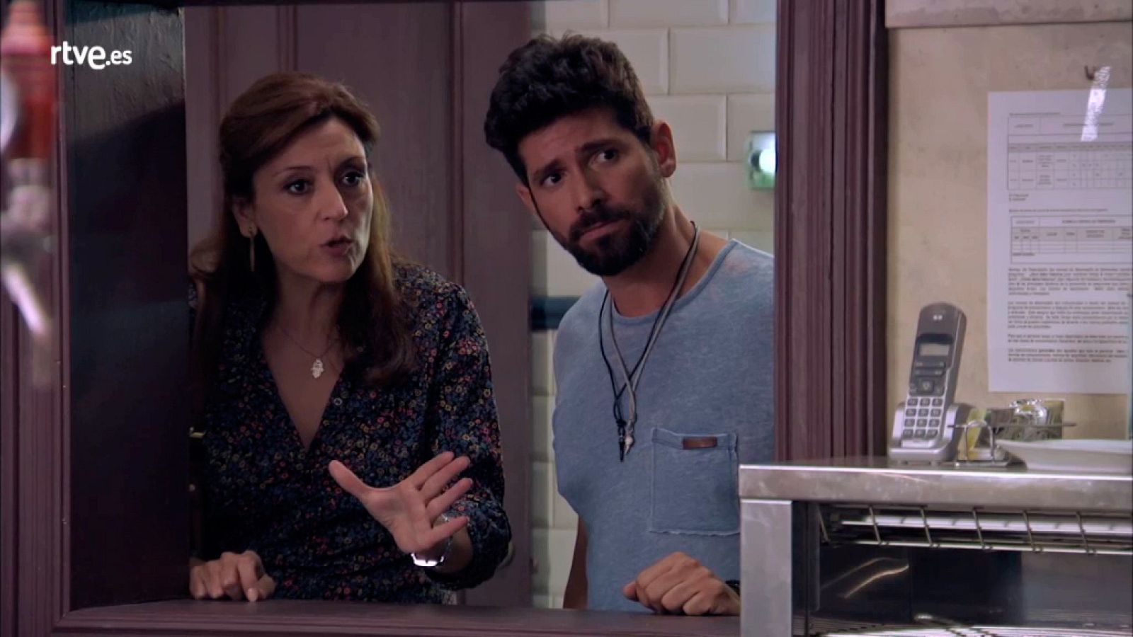 Servir y proteger - ¿Habrá robado Reynaldo el billete de 100 euros?