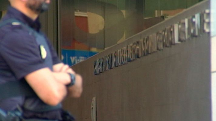 Telediario 1 - Operación contra la corrupción en contrataciones de la Dirección General de Policía y de la DGT
