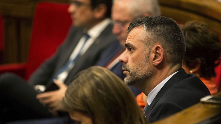  - El conseller catalán de Empresa Santi Vila presenta su dimisión