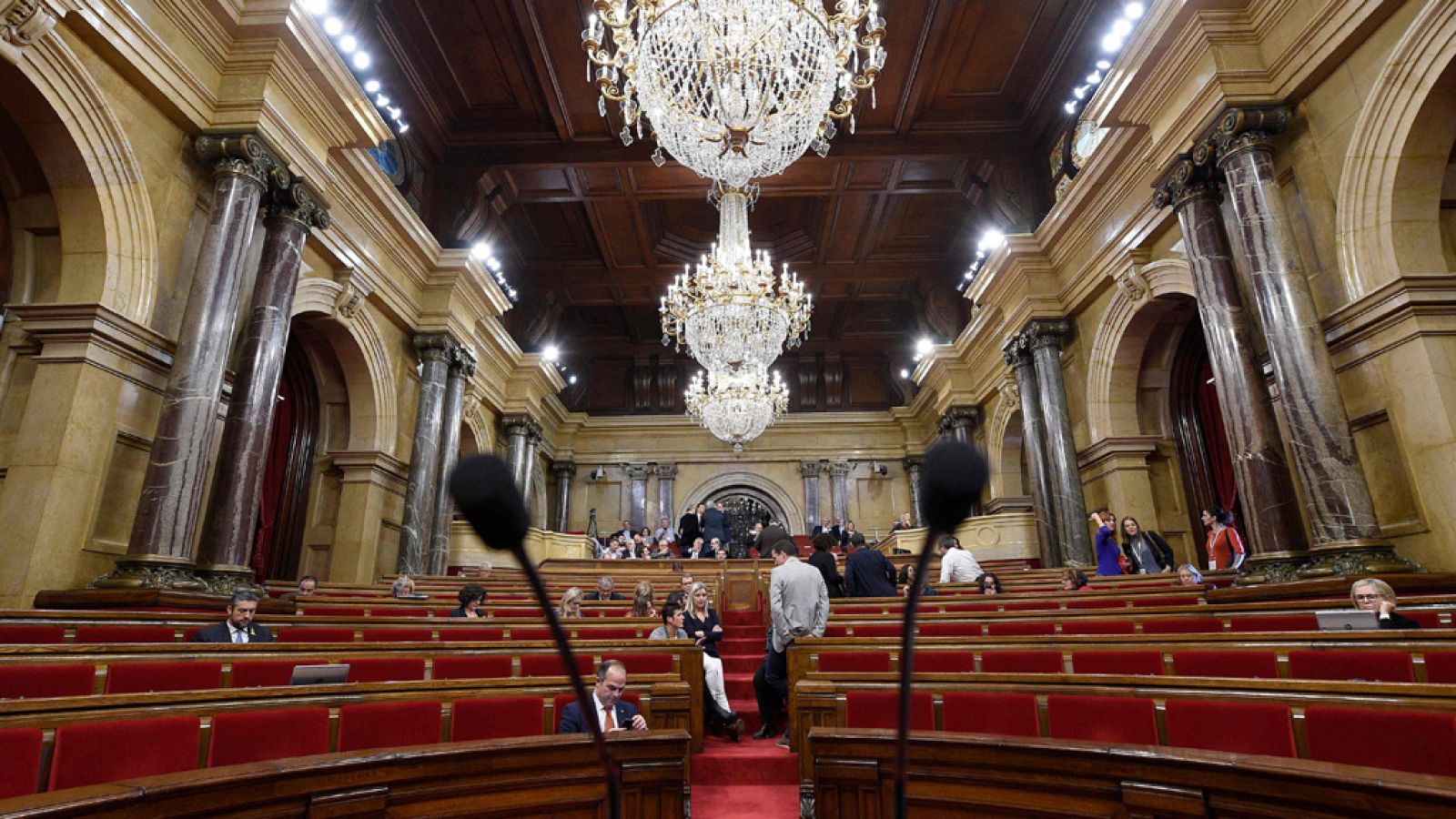 Los diputados del PSC y de Ciudadanos abandonan el Parlament en rechazo a la votación sobre la independencia - Informativo 24h | Ver