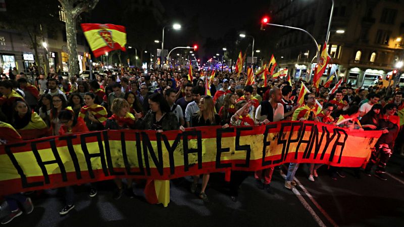 Cientos de manifestantes salen a la calle en Barcelona por la unidad de España