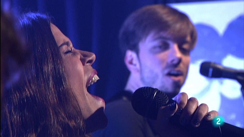 M�sics - M�ia interpreta la can�� "Esclat"