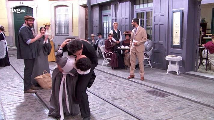 Acacias 38 - Antoñito y Lolita ya no esconden su amor