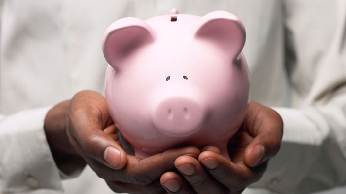 Telediario 1 - Día Mundial del Ahorro: los hogares españoles ahorran de media el 15% de su renta