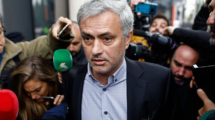 Telediario 1 - Mourinho declara por presunto fraude fiscal