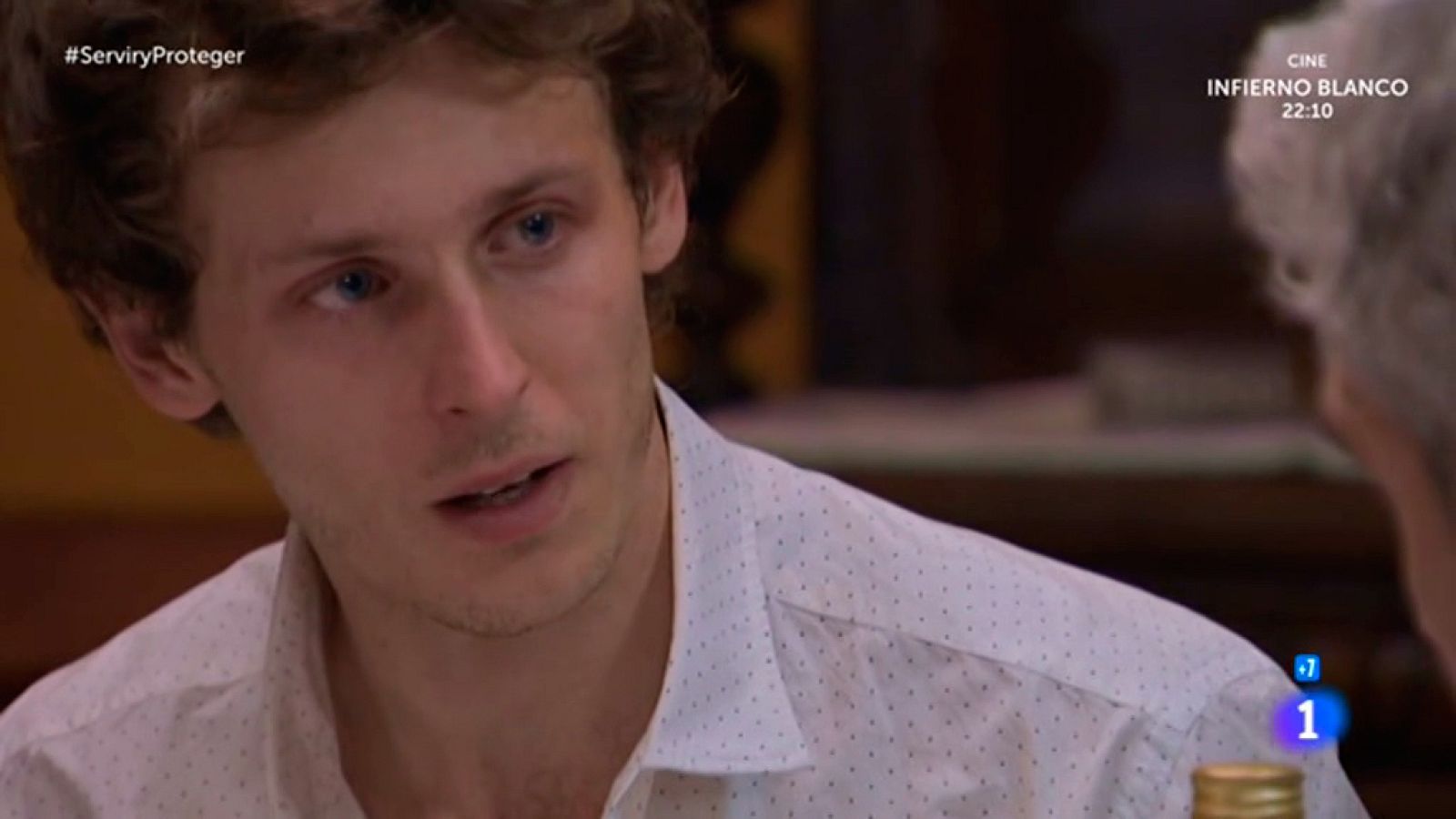 Servir y proteger - Sergio descubre que Elena le está envenenando