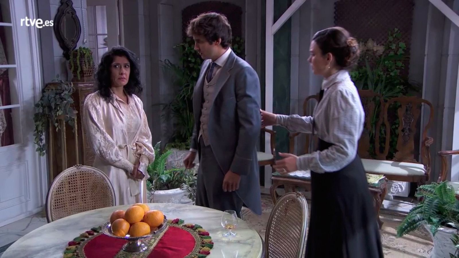 Acacias 38 - Rosina echa de casa a Liberto