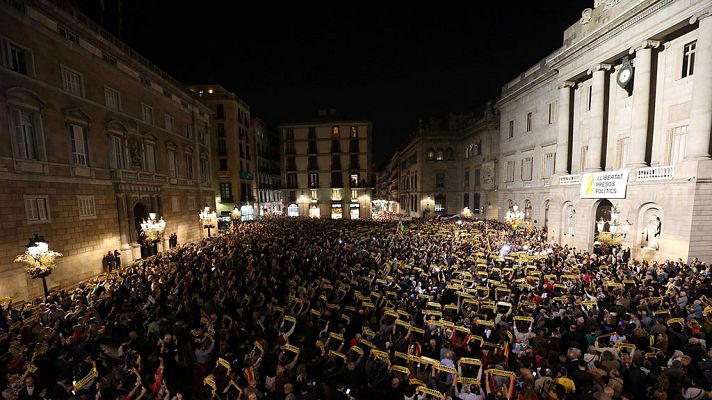 Informativo 24h - Miles de personas exigen la libertad de los exconsellers en Cataluña