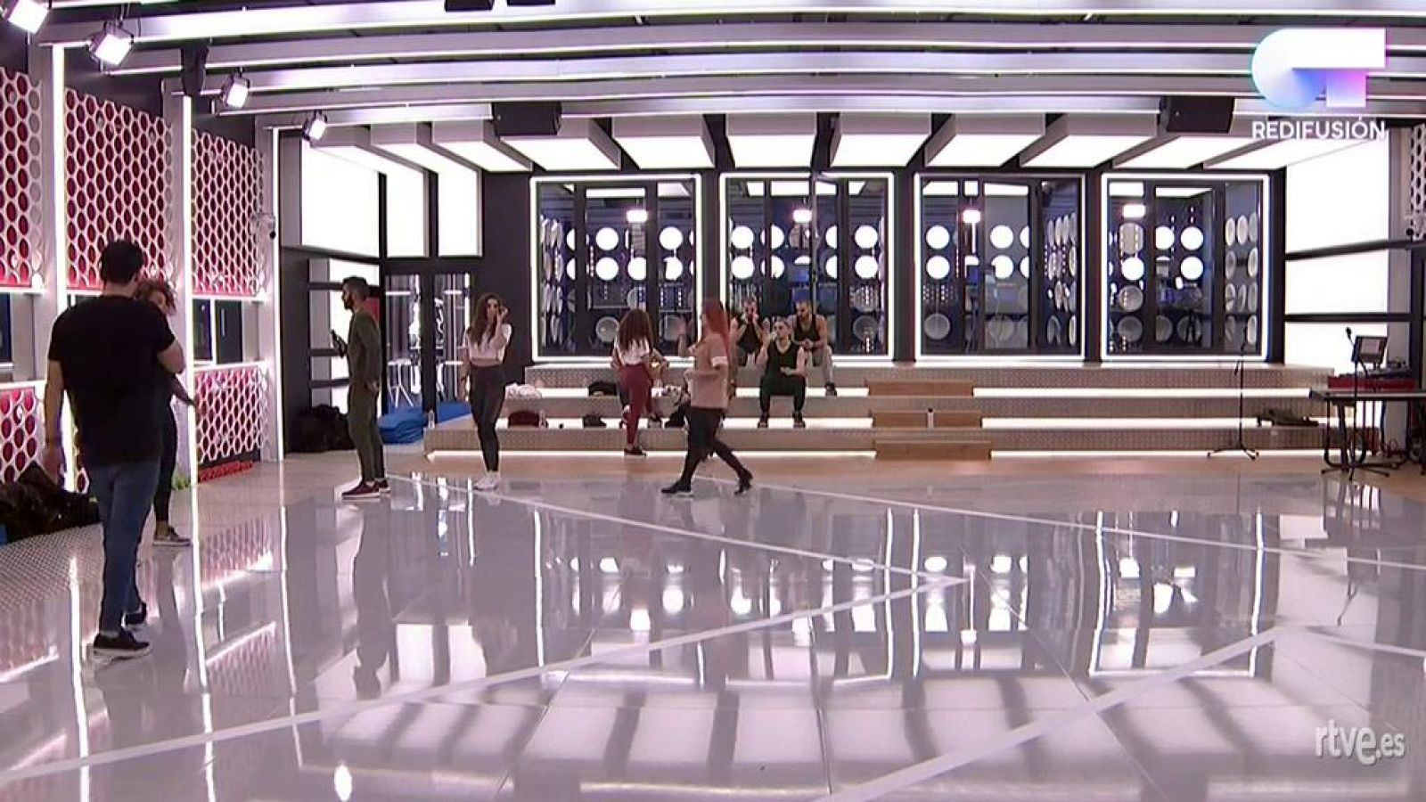 Cepeda y Juan Antonio pulen el baile de su 'Reggaeton lento'