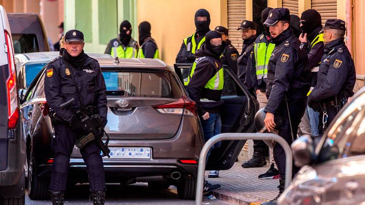 Telediario 1 - Detenido un marroquí de 47 años por presuntamente reclutar a yihadistas para Daesh en Valencia