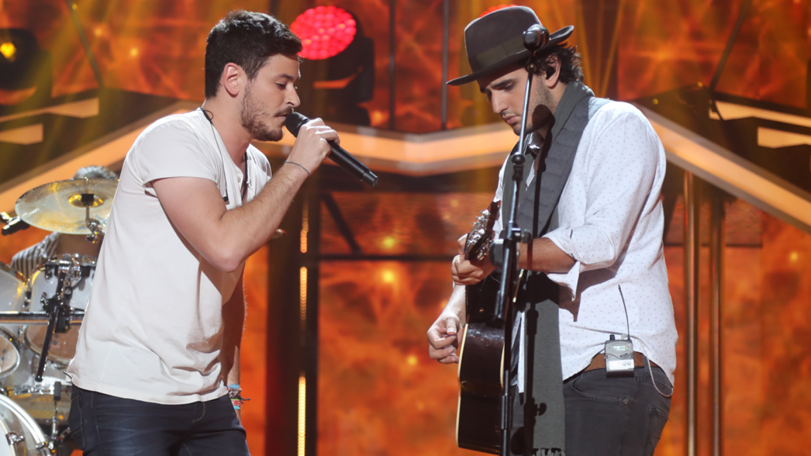 Operación Triunfo - Morat y Cepeda cantan 'Yo contigo, tú conmigo' en la gala 2