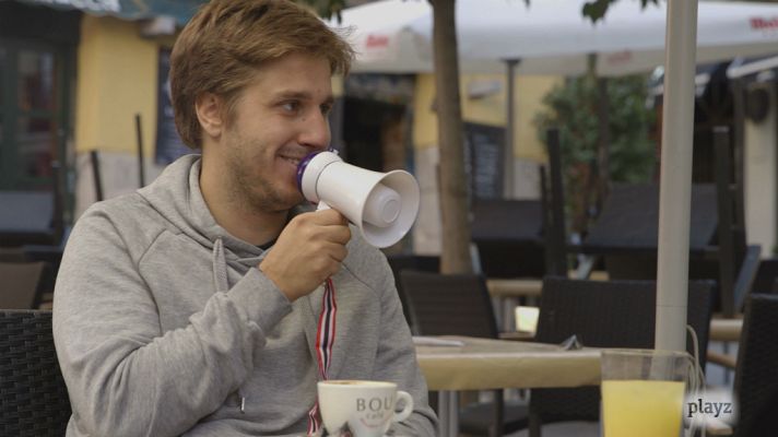 Gente viva - Érase un hombre a un megáfono pegado