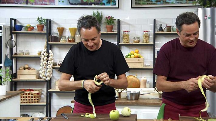 Torres en la cocina - Brochetas de cordero. Manzanas con crema de naranja