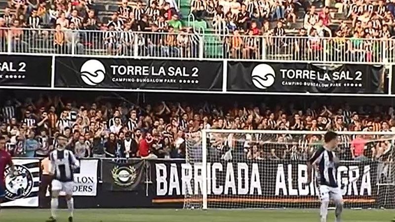 Tiene 10.000 socios y llena su estadio... pero no es un Primera. Es el Castellón, que no atraviesa su mejor momento deportivo en Tercera División pero mantiene el apoyo de su afición.