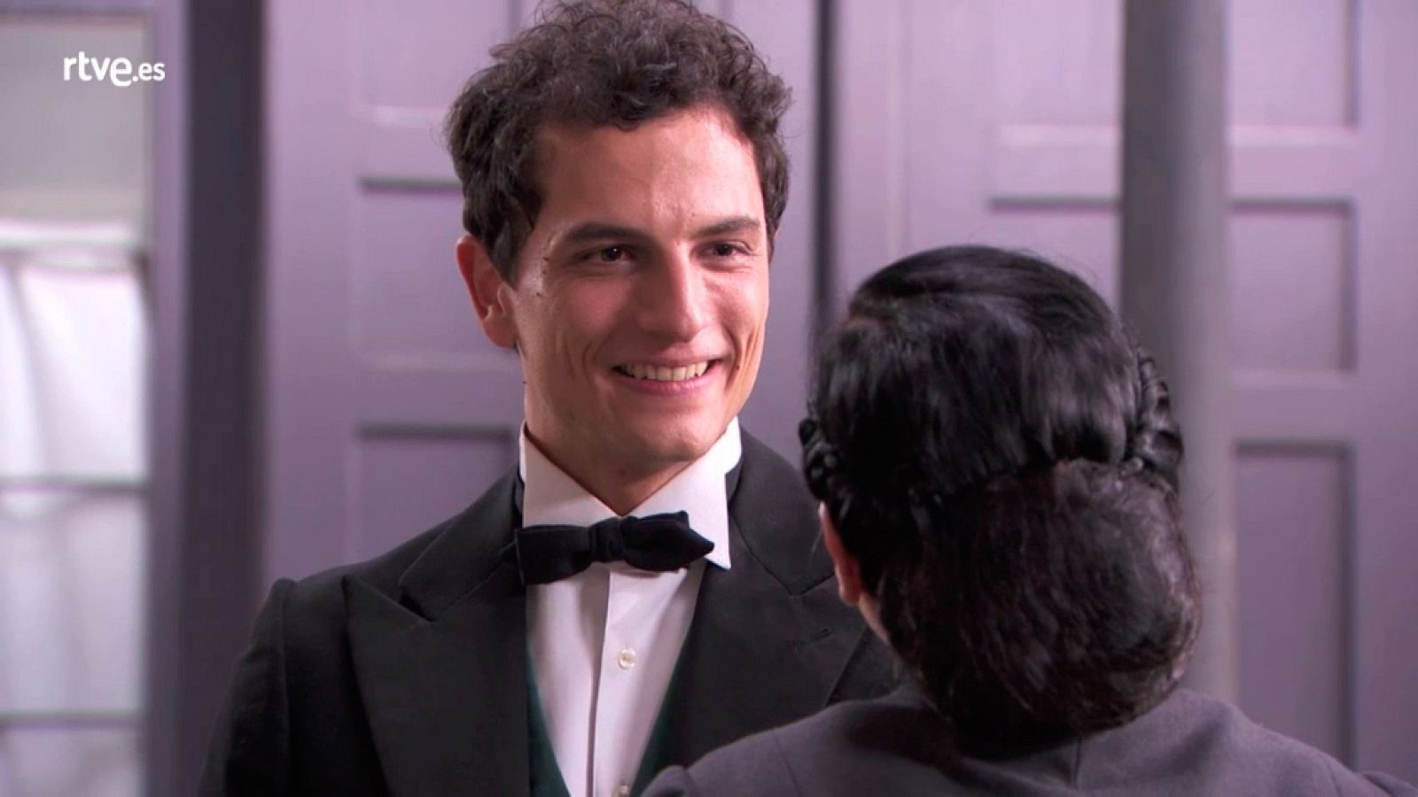 Acacias 38 - Antoñito compra un anillo para Lolita