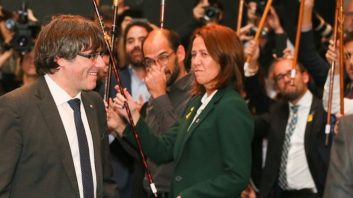 Informativo 24h - Puigdemont, a la UE: "¿Continuarán ayudando a Rajoy en este golpe de Estado?"