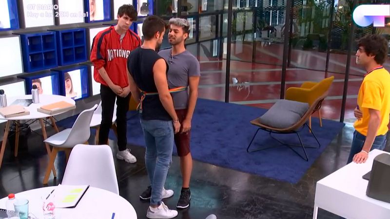 Operacin Triunfo - Saltan chipas entre Ricky y Agoney