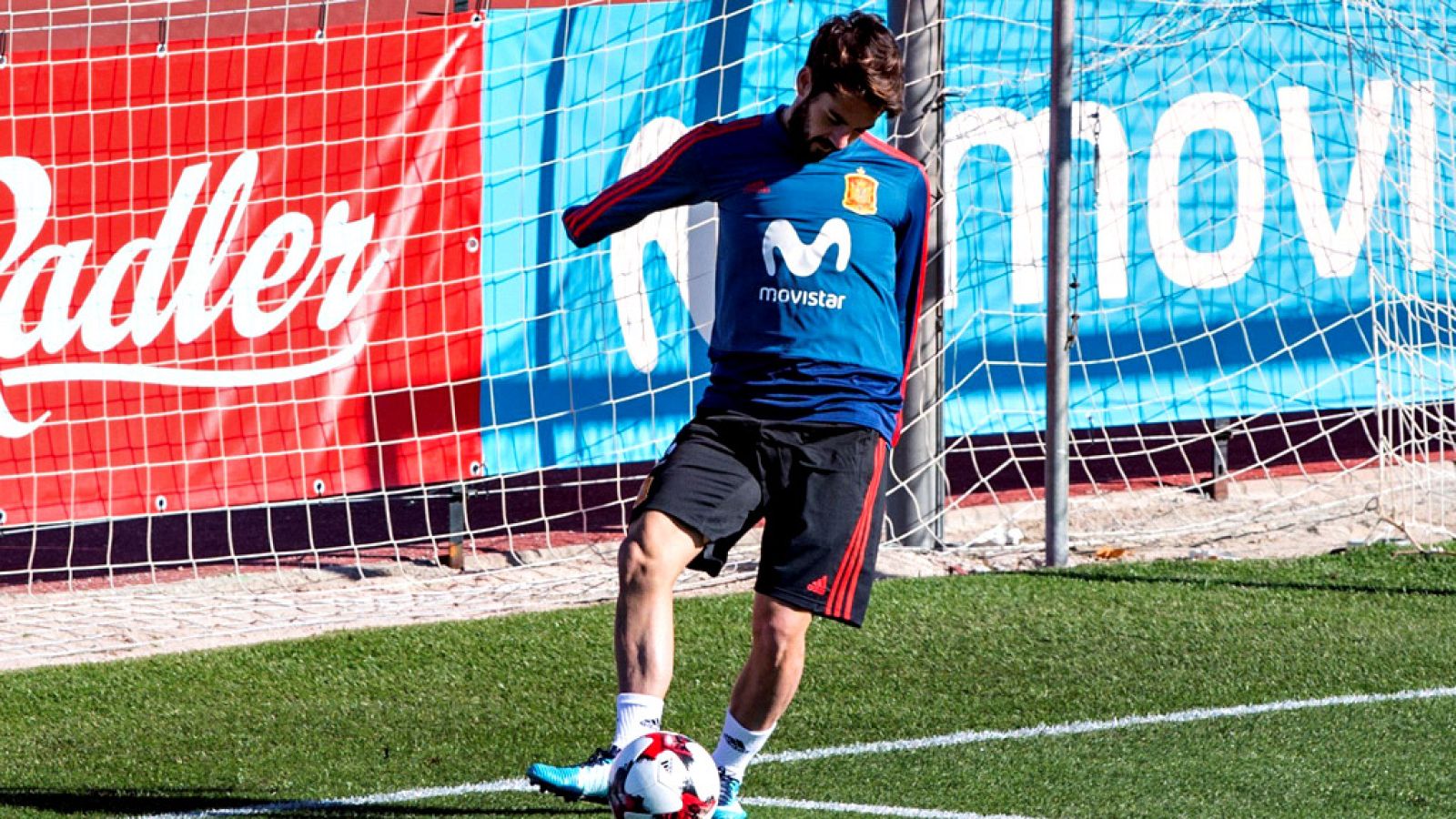 La Roja disputará en La Rosaleda un amistoso ante Costa Rica, ha sido recibida por una cálida temperatura de 21 grados y con Isco Alarcón a la cabeza, dispuesto a vivir dos días especiales en su tierra.
