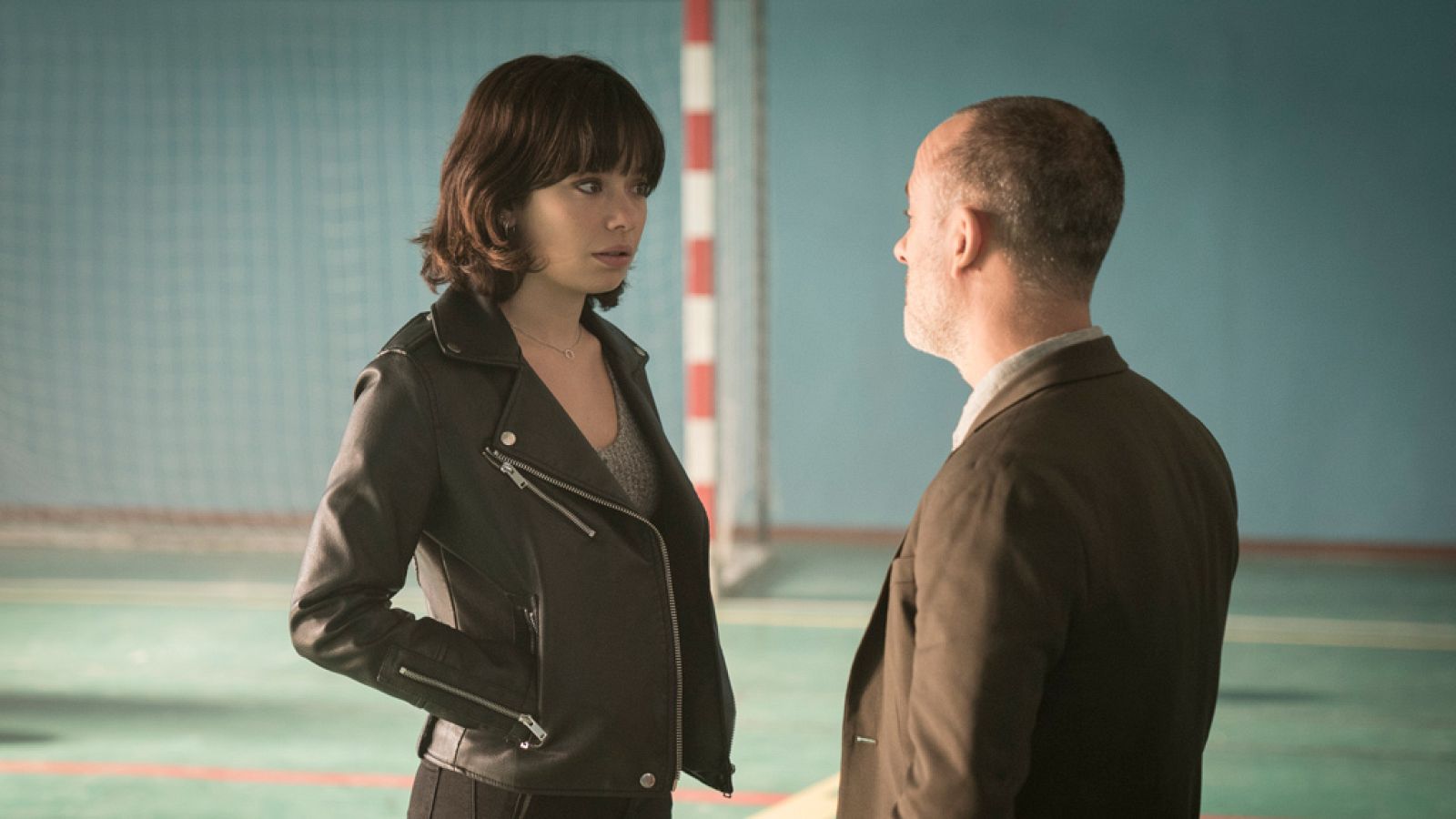 Bea descubre una foto de su familia en casa de Márquez